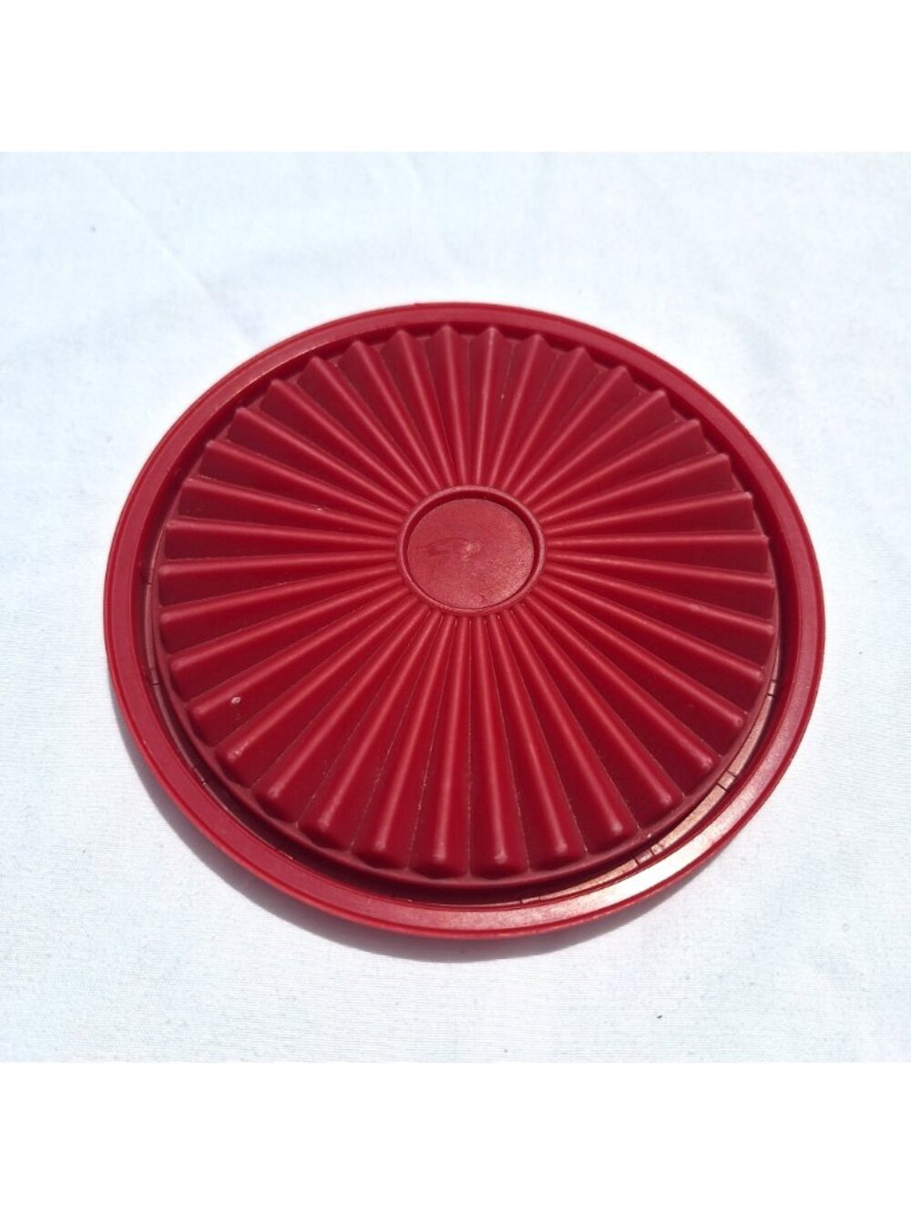 Tupperware Servaliar 812 Dark Red 5 Inch Replacement Seal Round Lid - Picture 4 of 6